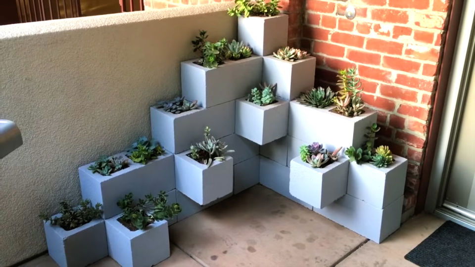 Cheap and Easy Cinder Block Succulent Garden
