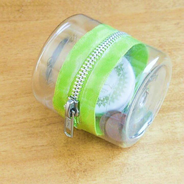 Easy DIY Plastic bottle Zipper Container