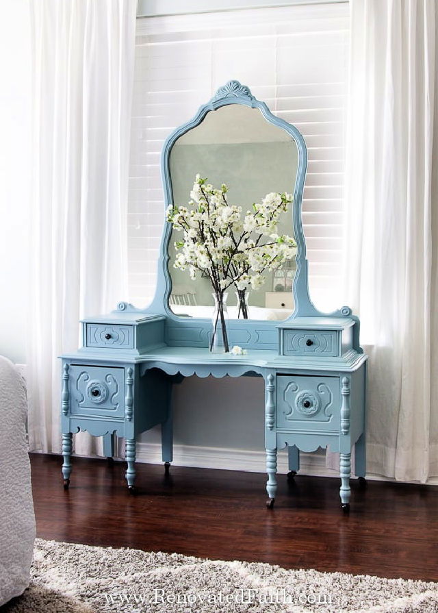 Vintage Vanity Makeover